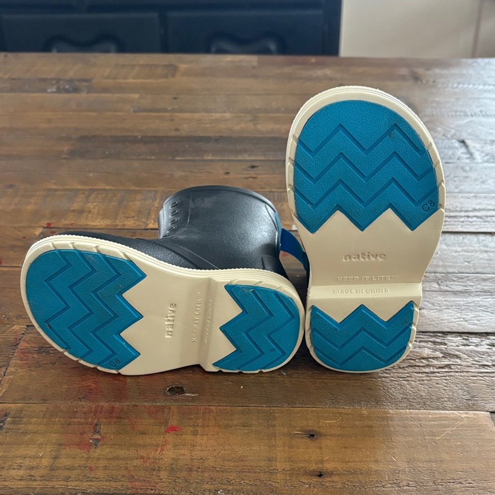 Native Black and White Kids Boots - Picture 6 of 6